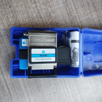 High Precision Optical Fiber Cleaver Kit voor het snijden van 9-16 mm naakte vezels ≤ 0,5° snijhoek