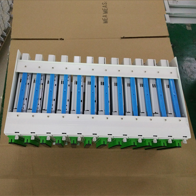 Intelligente structuur 1U glasvezelkabelmanager 12 poort patch panel OEM brandwerend